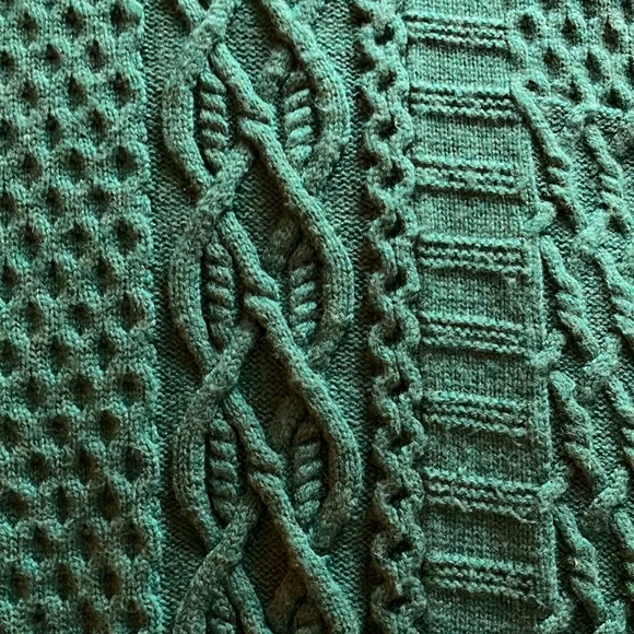 Talbot’s cable knit sweater cape in forest green. Size 1x. - Picture 6 of 9